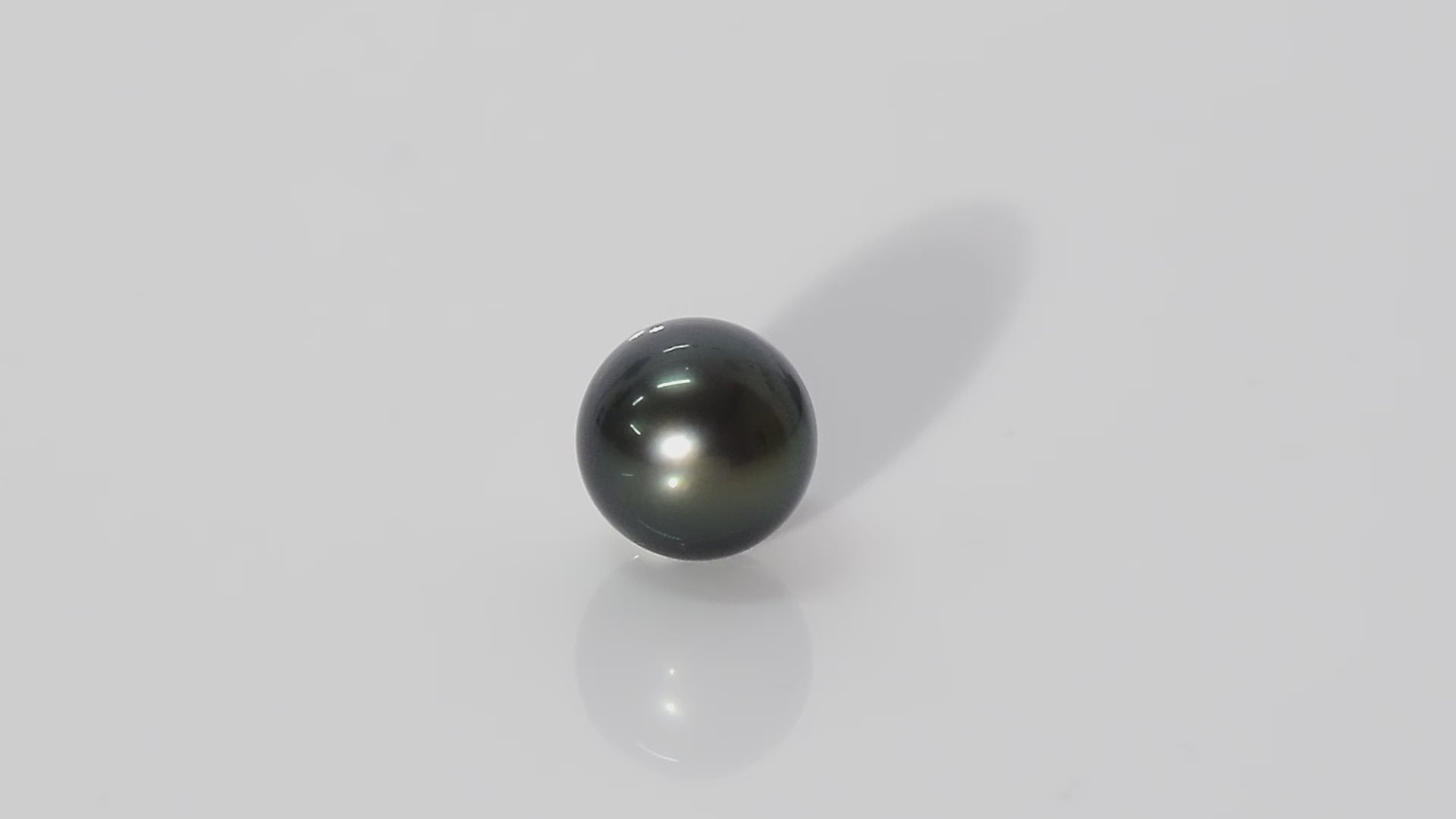 Black Tahitian (Cultured) Pearl - 9.77 Carats