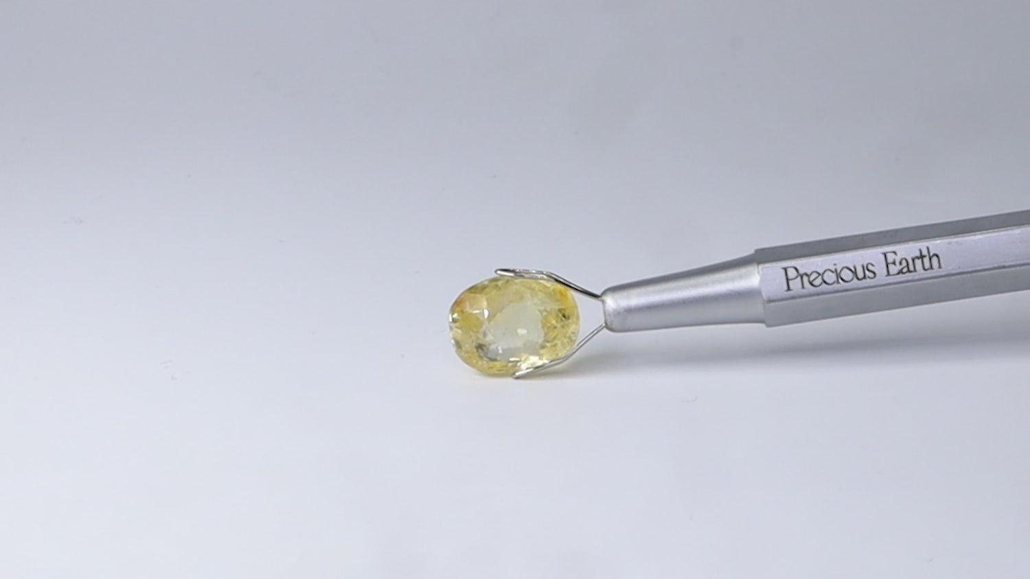 Yellow Sapphire - 8.60 Carats (Ceylonese/Sri Lankan)