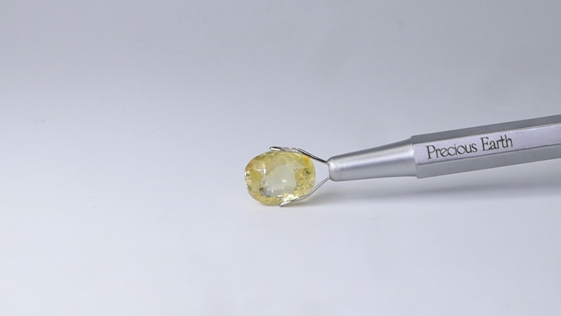 Yellow Sapphire - 8.60 Carats (Ceylonese/Sri Lankan)