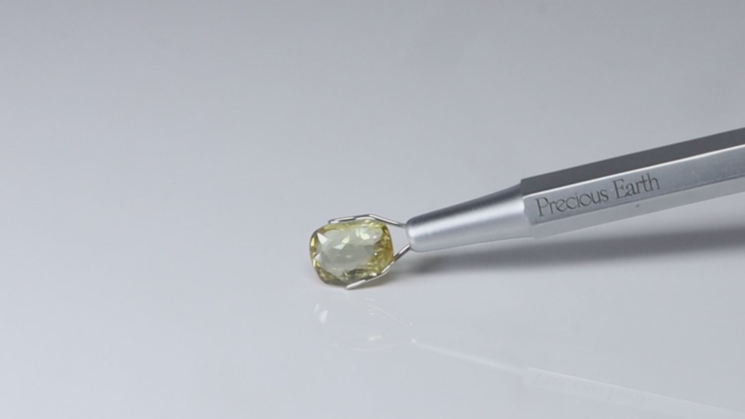 Yellow Sapphire - 5.04 Carat