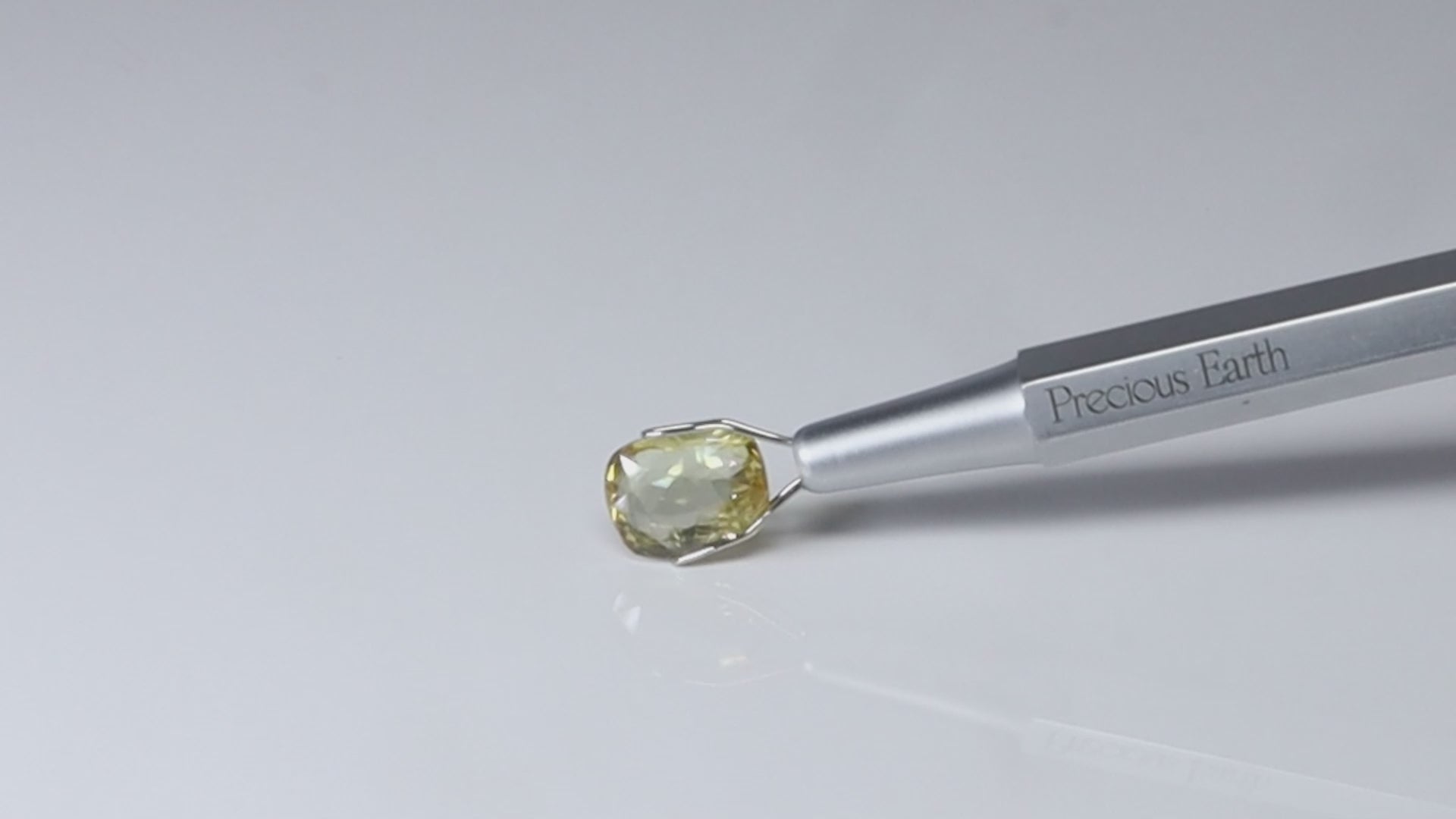 Yellow Sapphire - 5.04 Carat