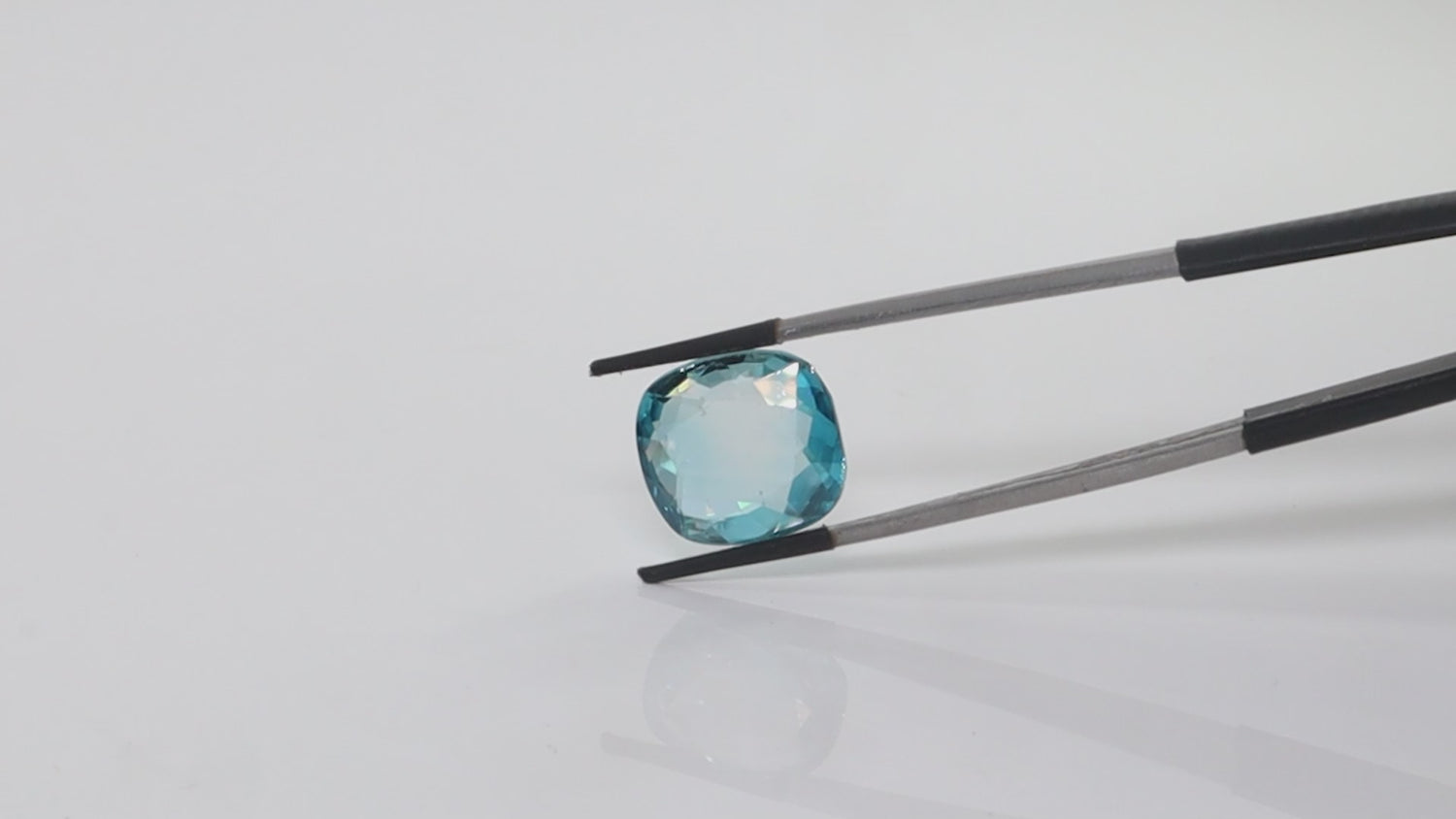 Blue Zircon - 15.63 Carats