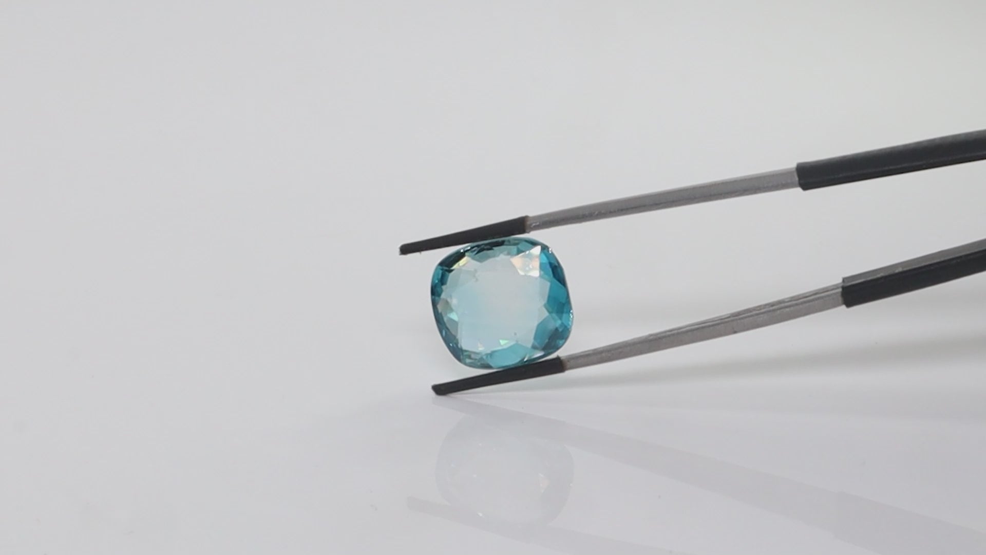 Blue Zircon - 15.63 Carats