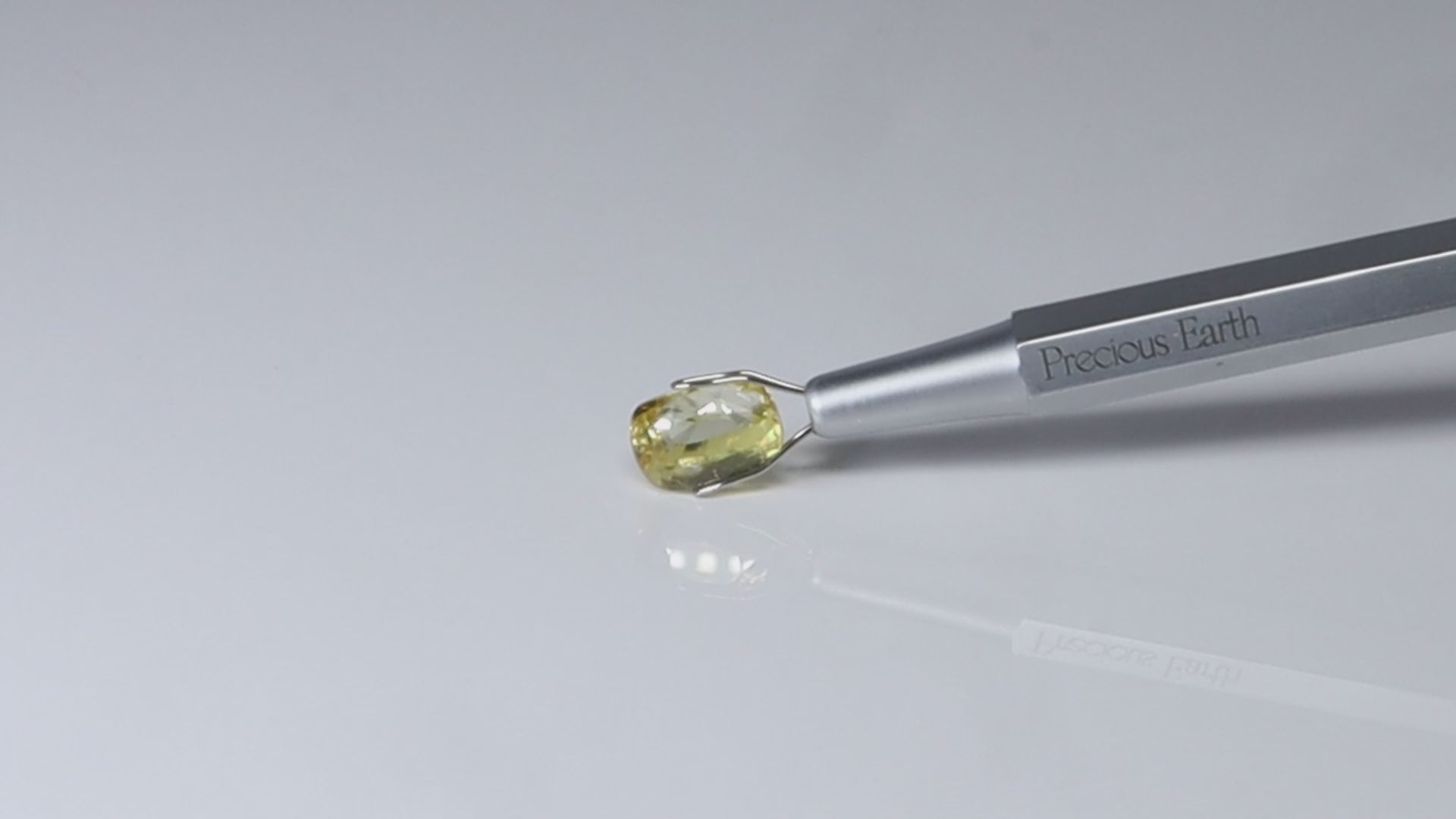 Yellow Sapphire - 5.59 Carat