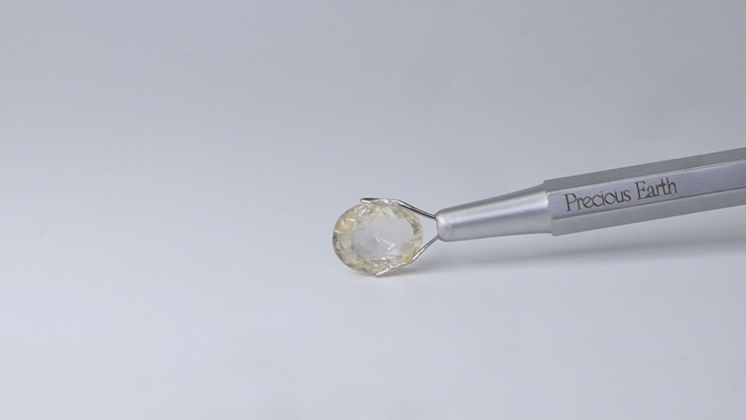 Yellow Sapphire - 6.49 Carats (Ceylonese/Sri Lankan)