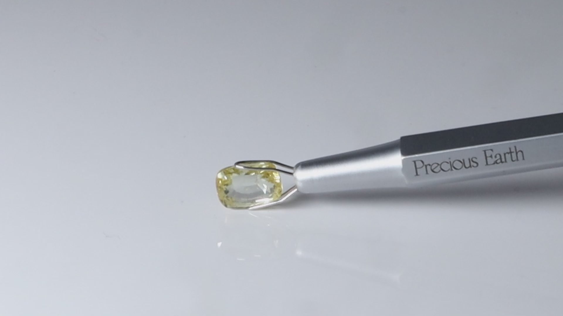 Yellow Sapphire - 3.02 Carat