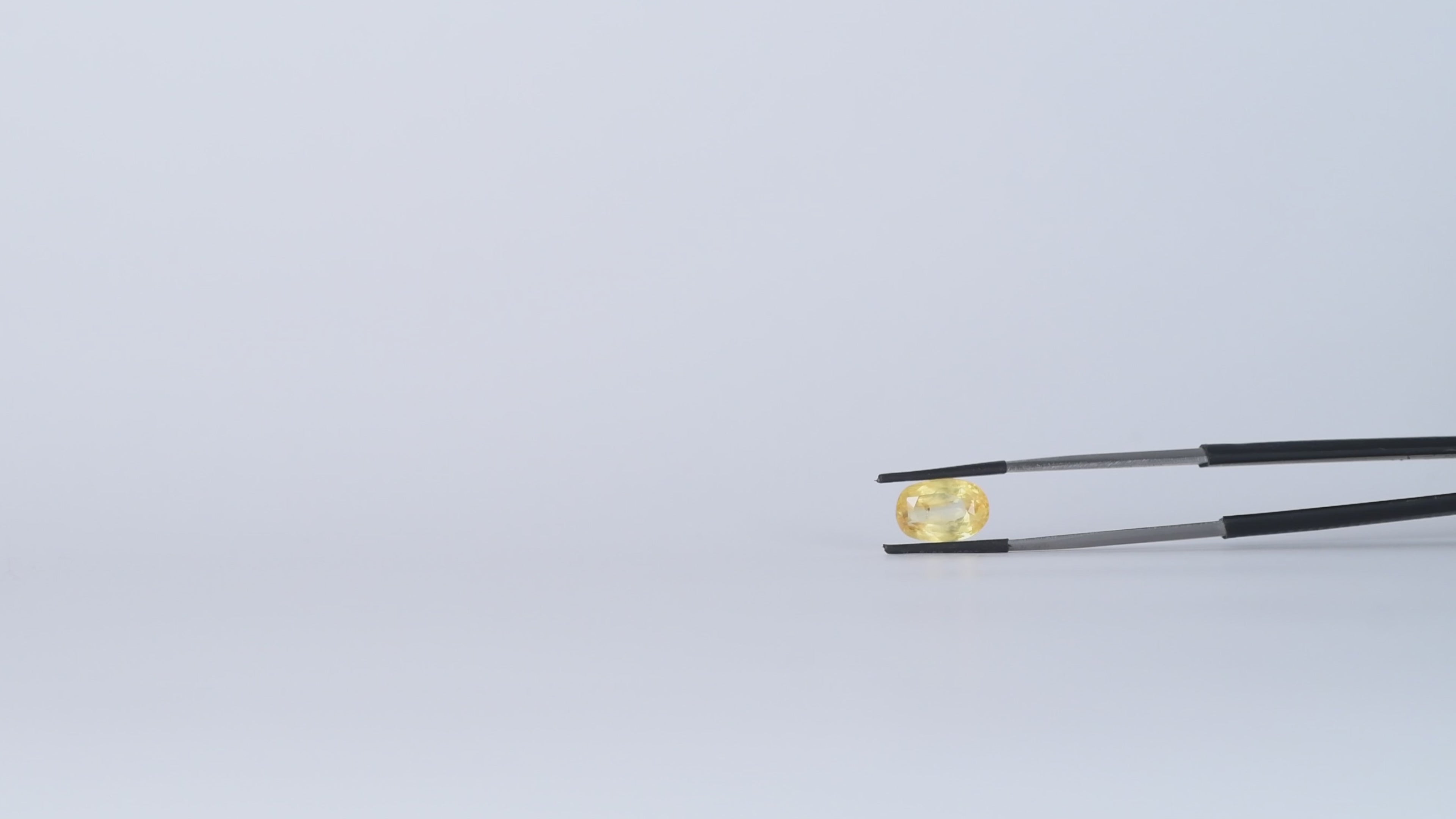 Yellow Sapphire - 5.59 carats
