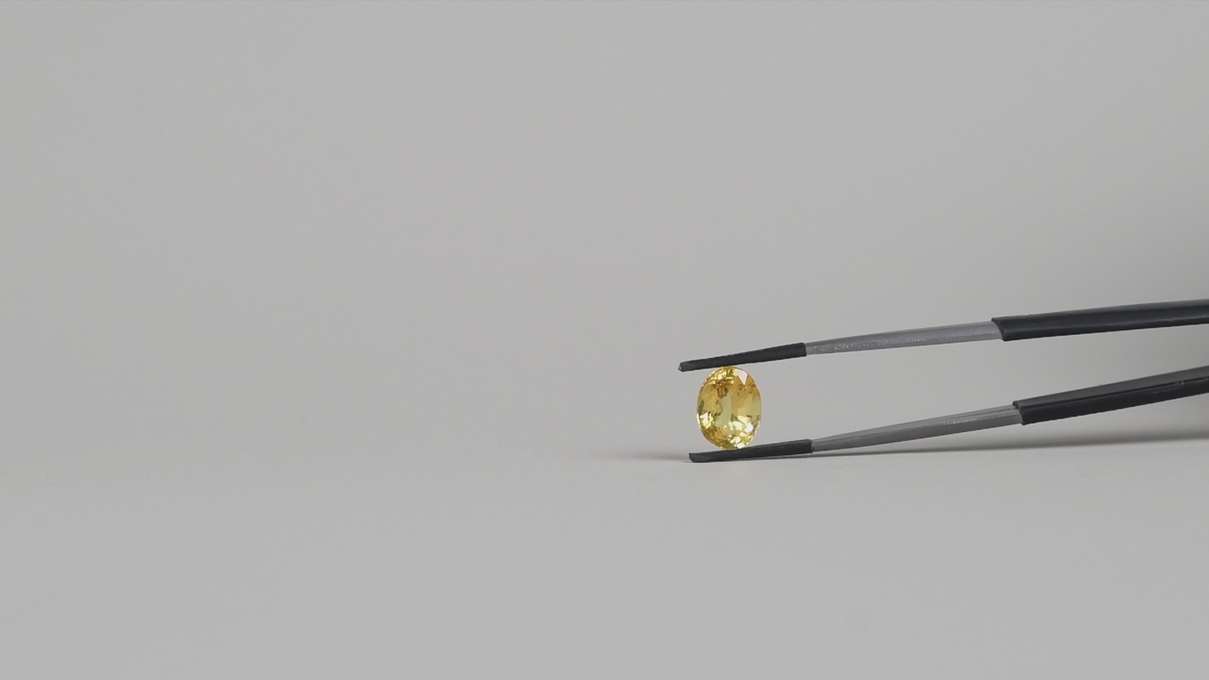 Yellow Sapphire - 5.04 carats