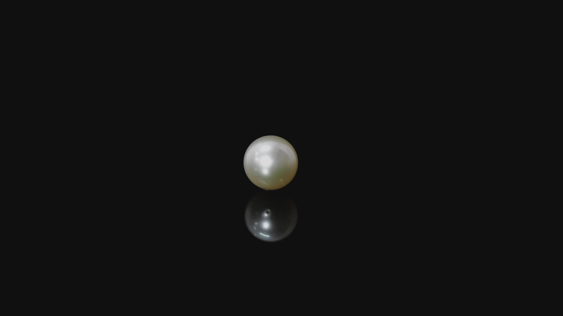 South Sea Pearl - 9.79 Carats