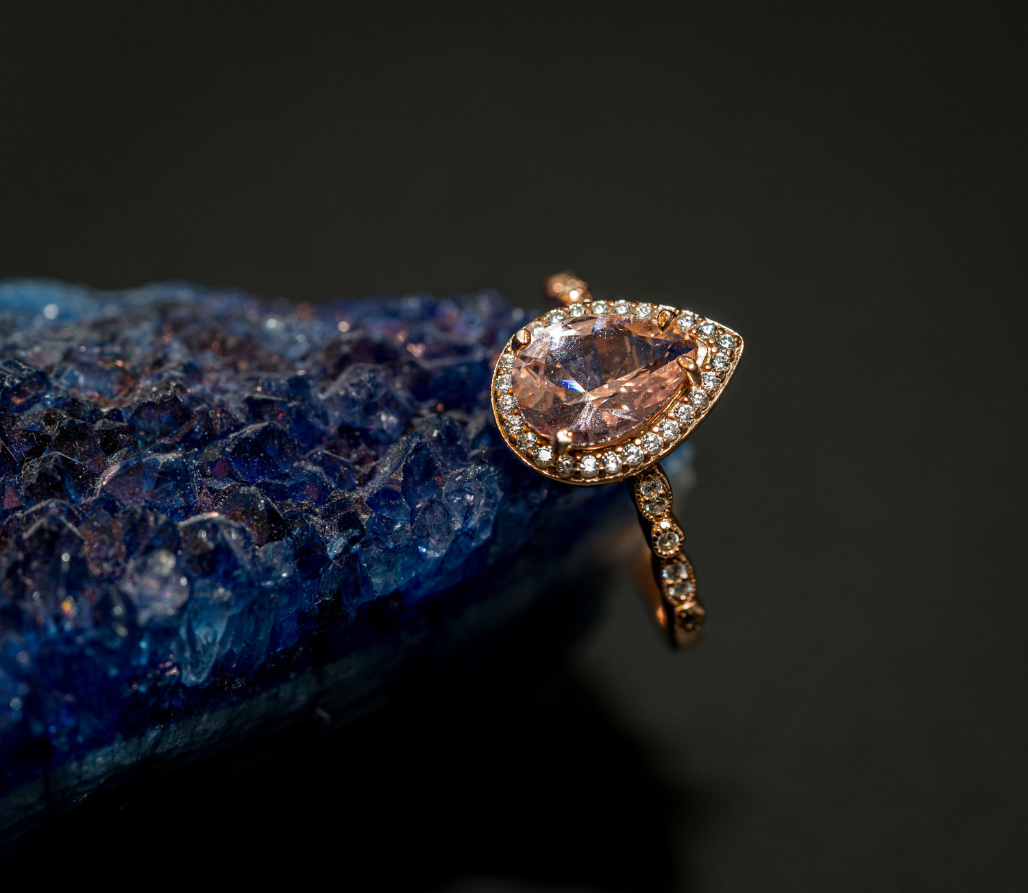 A coloured diamond gold ring