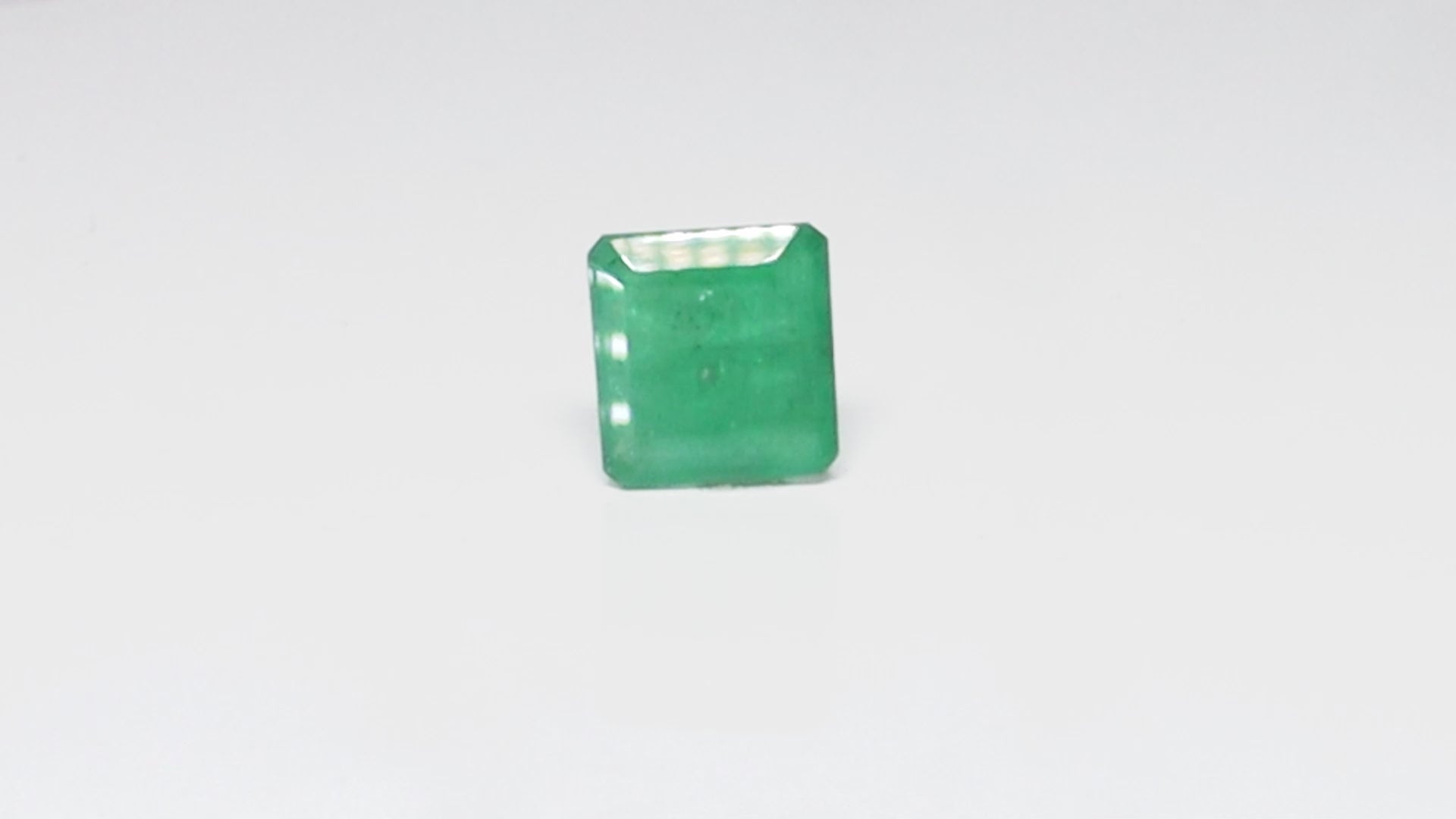 Emerald - 9.61 Carats