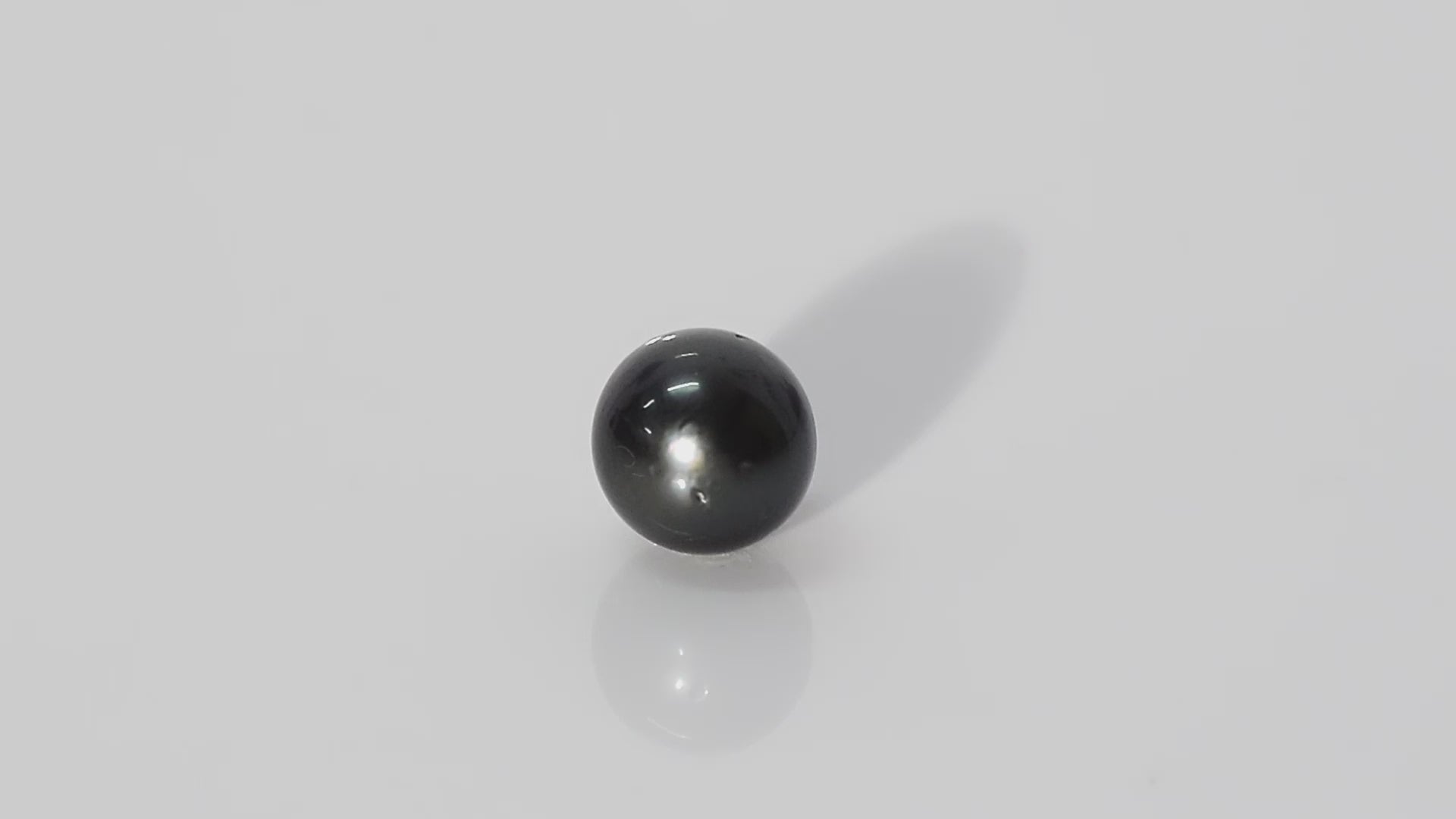 Black Tahitian (Cultured) Pearl - 7.73 Carats