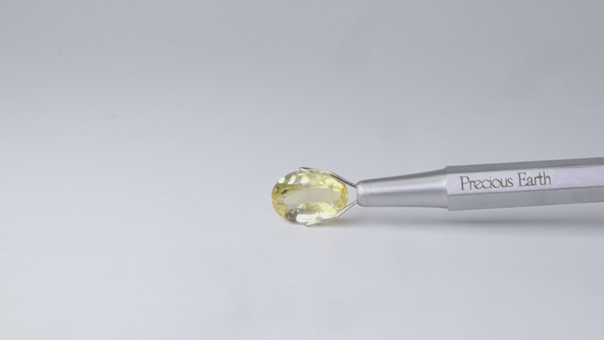 Yellow Sapphire - 5.40 Carats (Ceylonese/Sri Lankan)