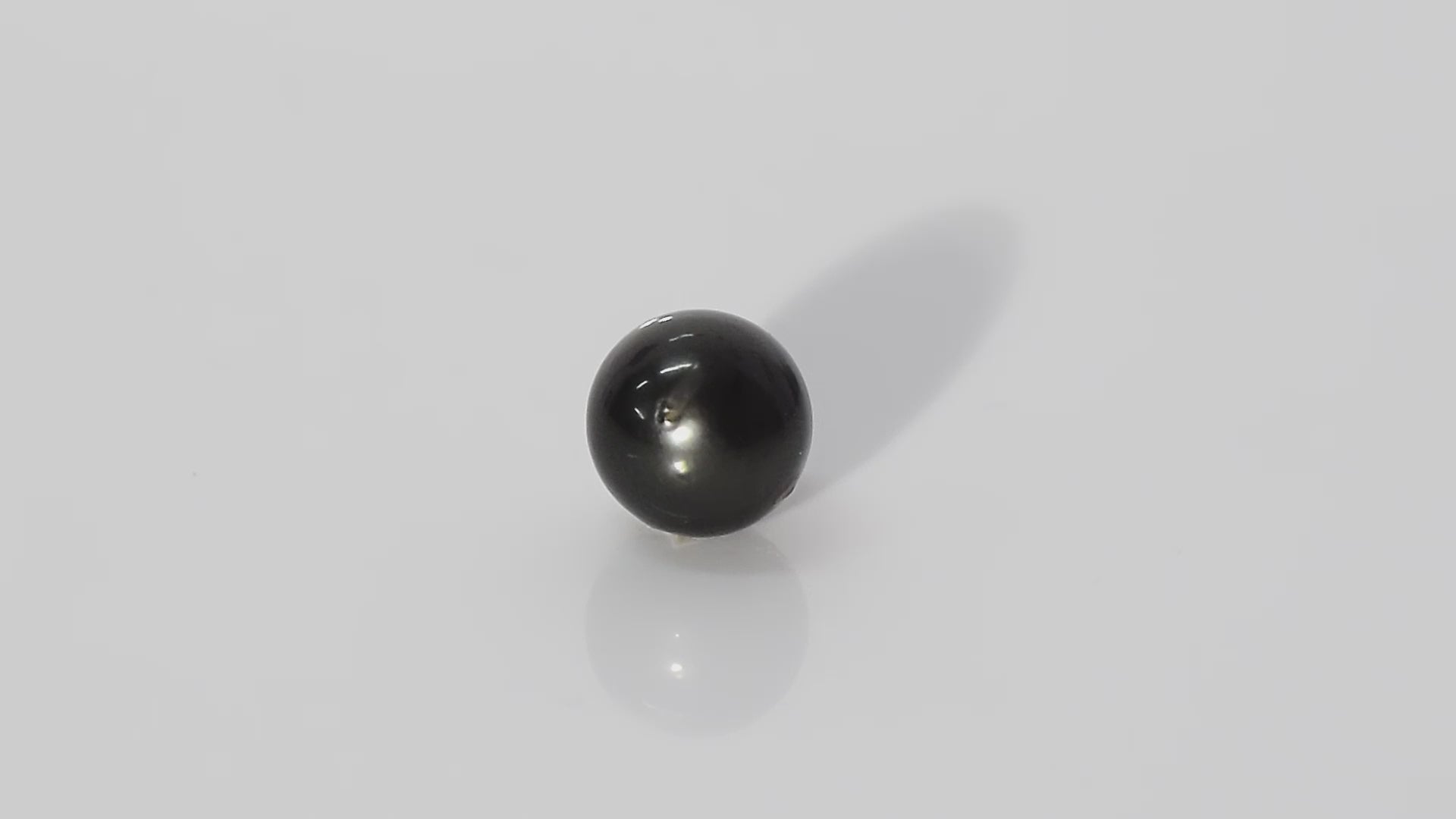 Black Tahitian (Cultured) Pearl - 7.88 Carats