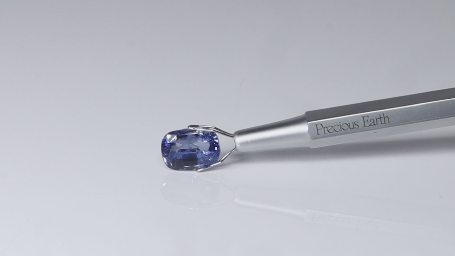 Blue Sapphire - 7.04 Carats