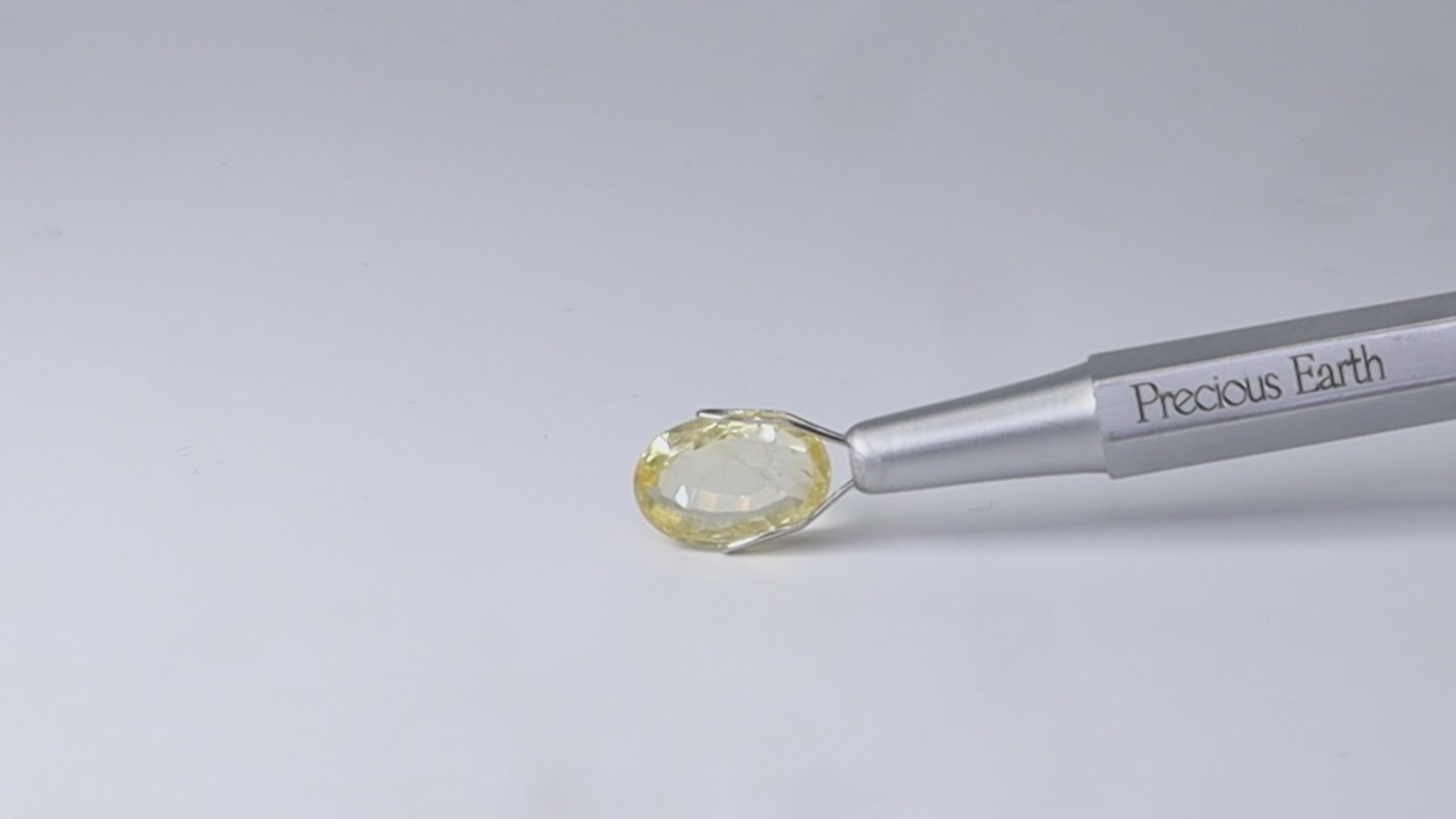 Yellow Sapphire - 4.19 Carats (Ceylonese/Sri Lankan)