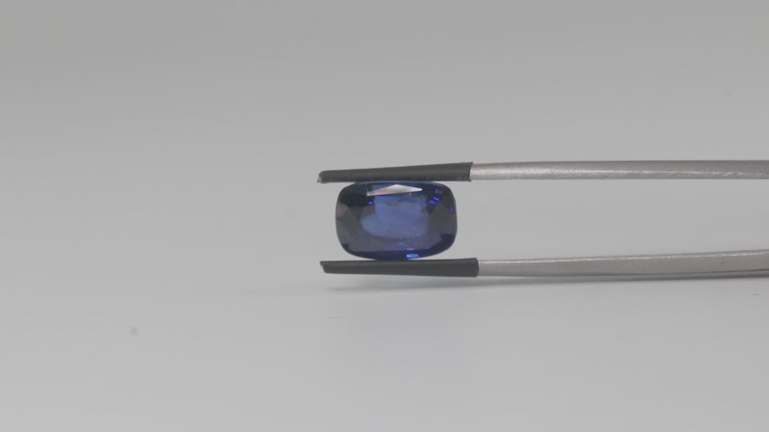 Blue Sapphire - 6.88 Carats