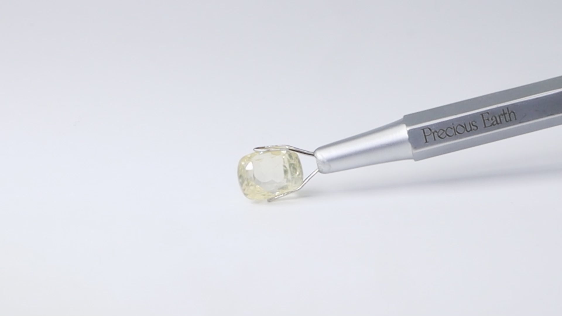 Yellow Sapphire - 6.17 Carats (Ceylonese/Sri Lankan)