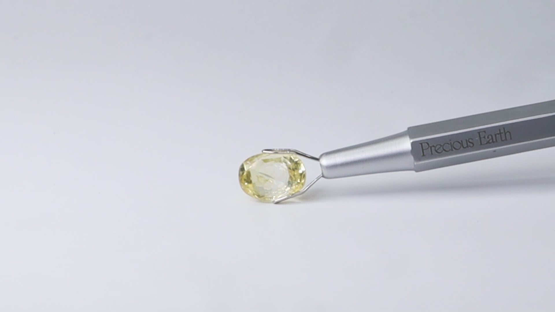 Yellow Sapphire - 6.11 Carats (Ceylonese/Sri Lankan)