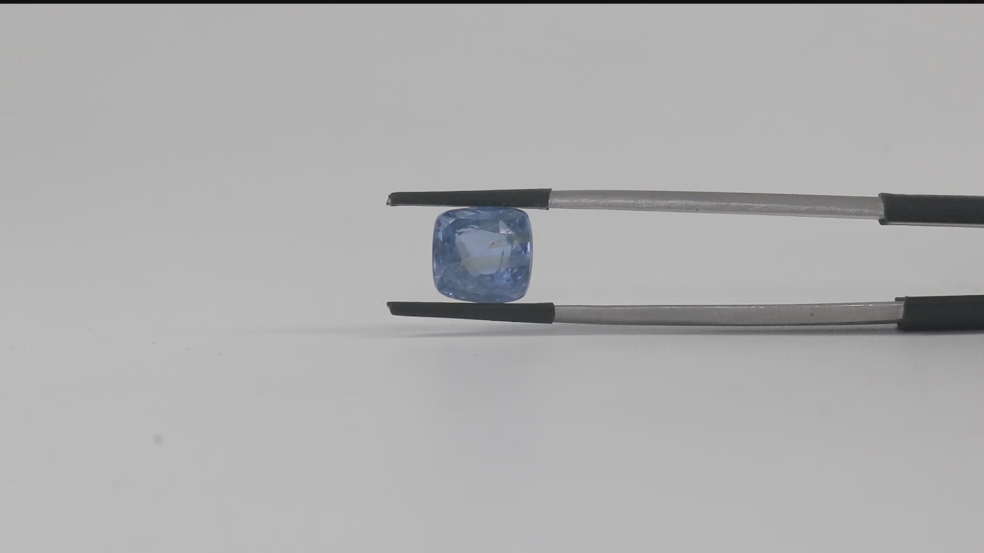 Blue Sapphire - 5.22 Carats