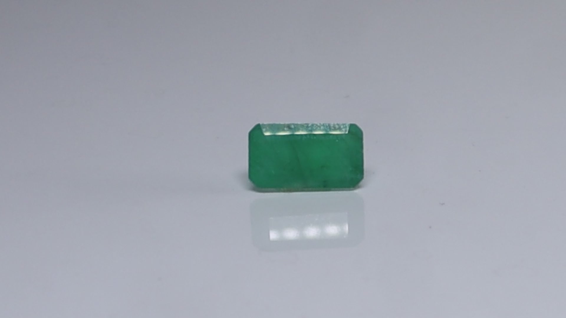 Emerald - 3.84 Carats