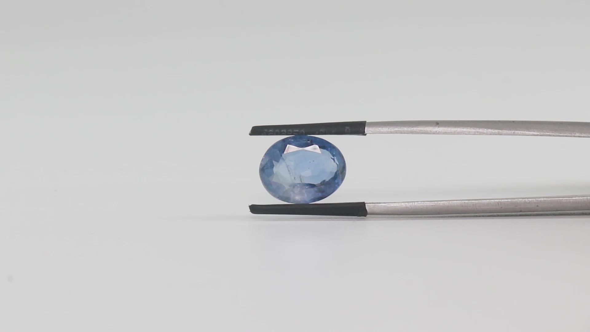 Blue Sapphire - 3.90 Carats