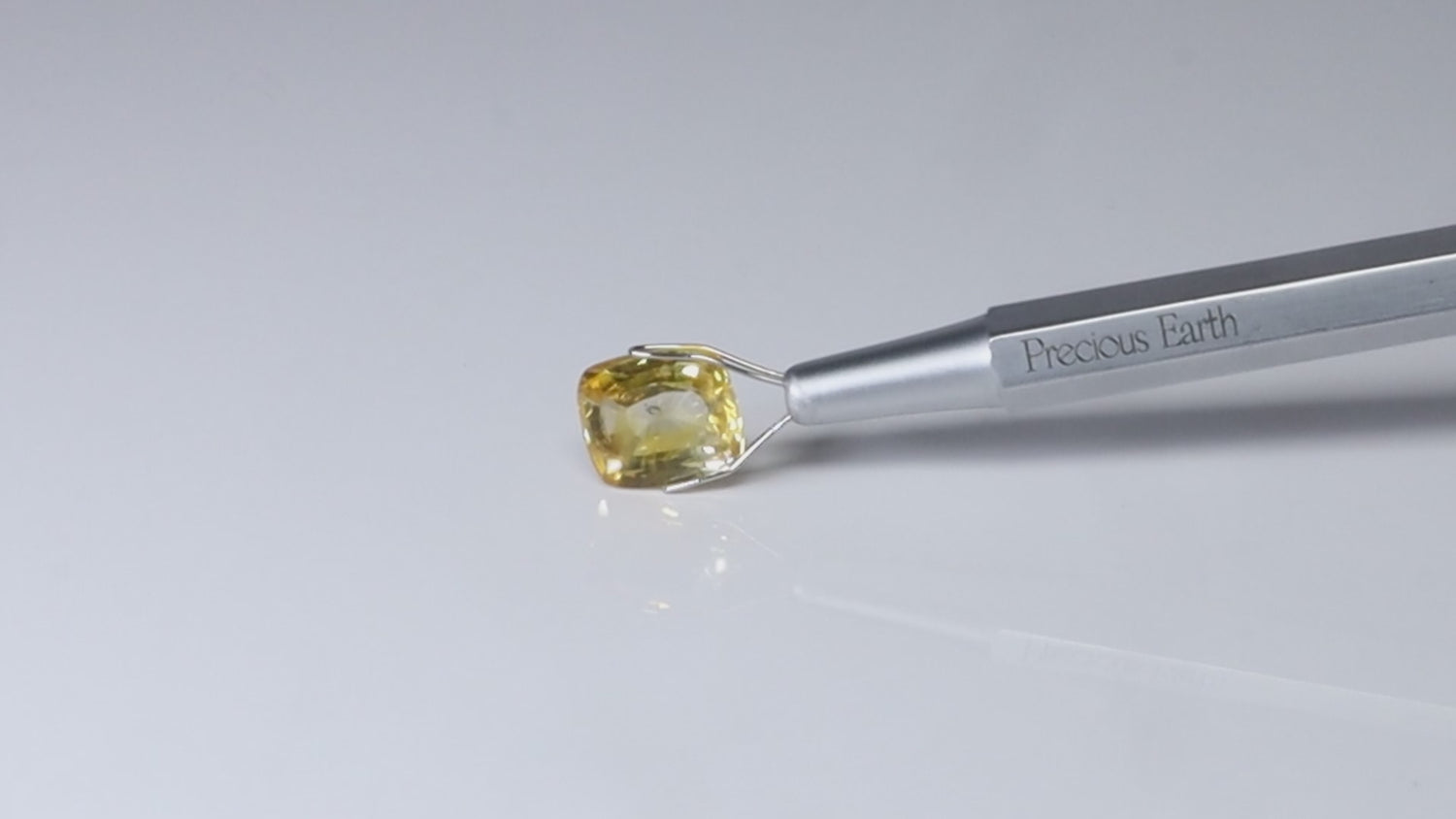 Yellow Sapphire - 6.03 Carat