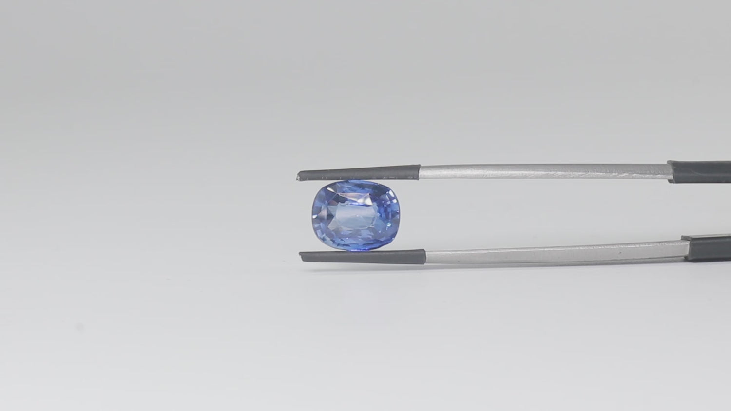 Blue Sapphire - 3.89 Carats