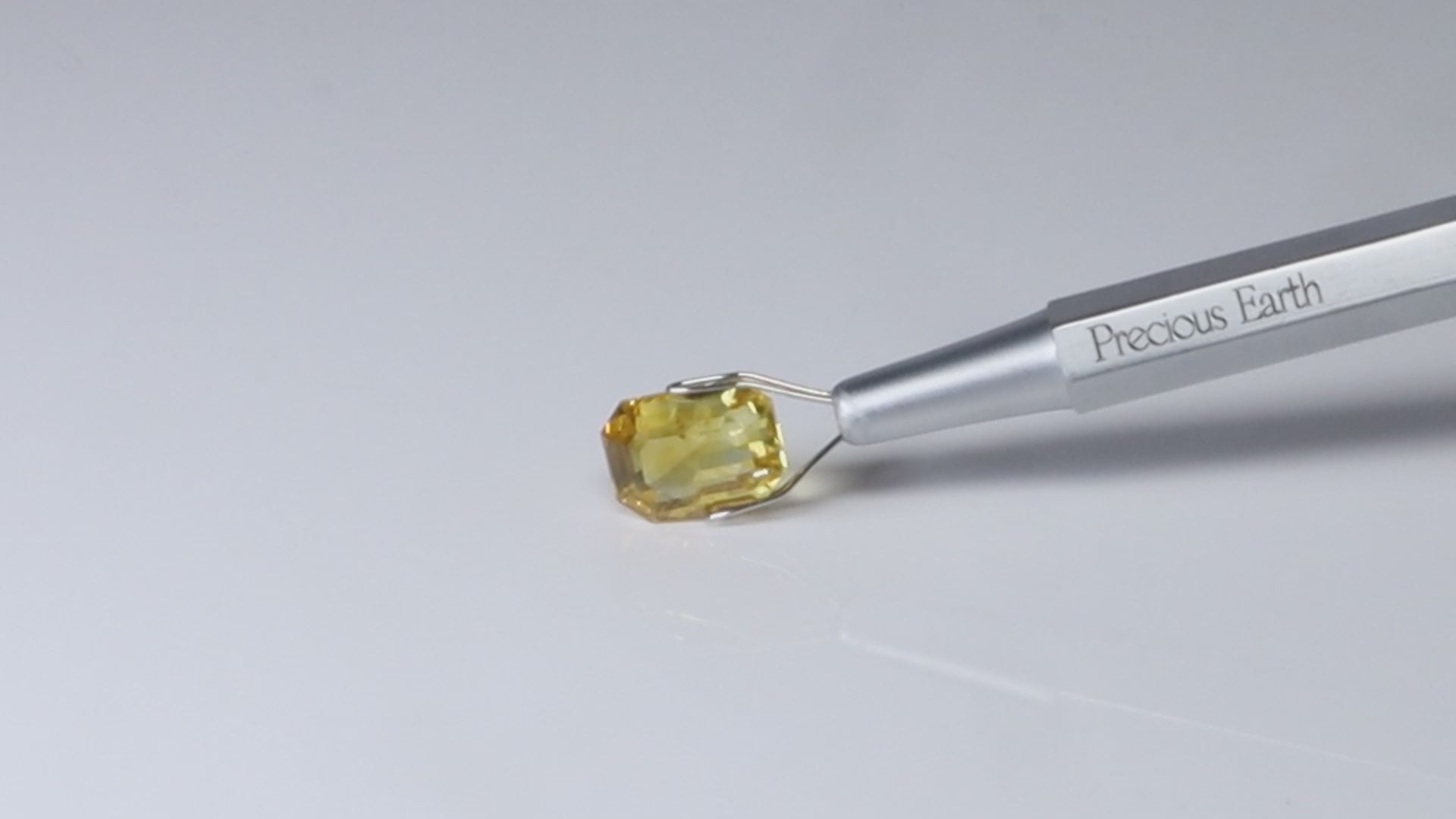 Yellow Sapphire - 7.98 Carats