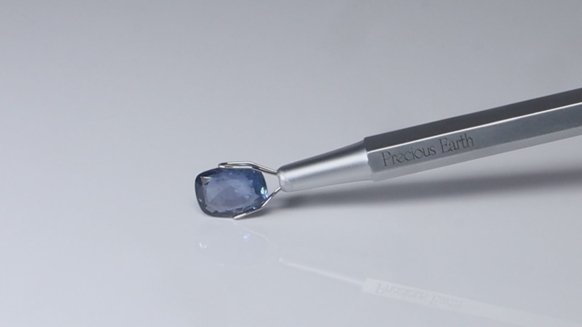 Blue Sapphire - 5.19 Carat