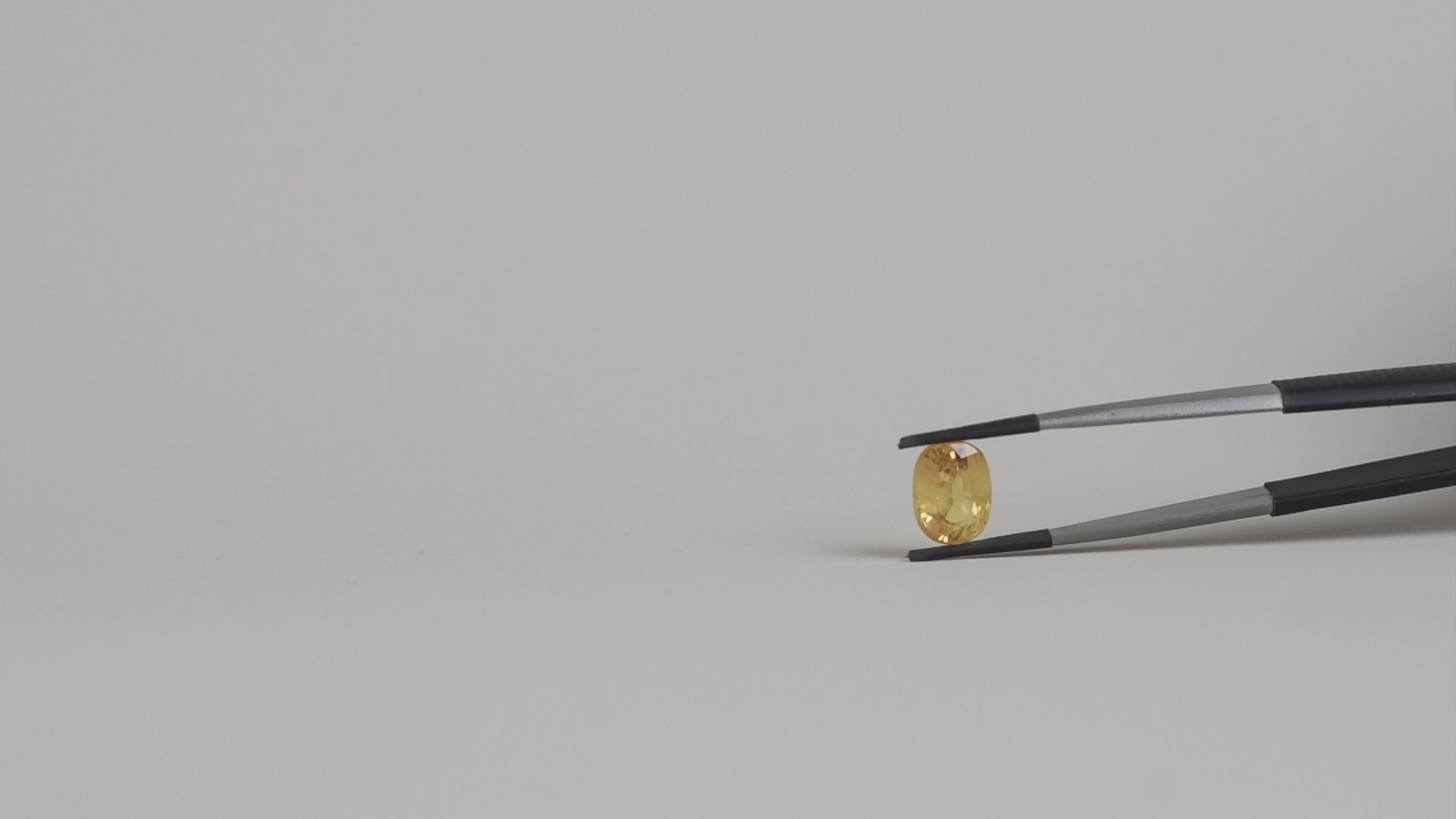 Yellow Sapphire - 6.68 carats