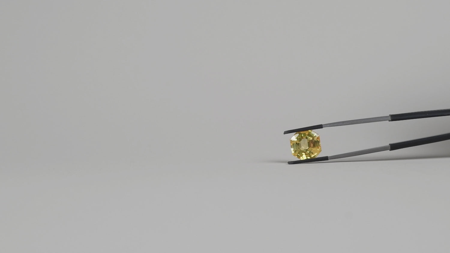 Yellow Sapphire - 9.65 carats